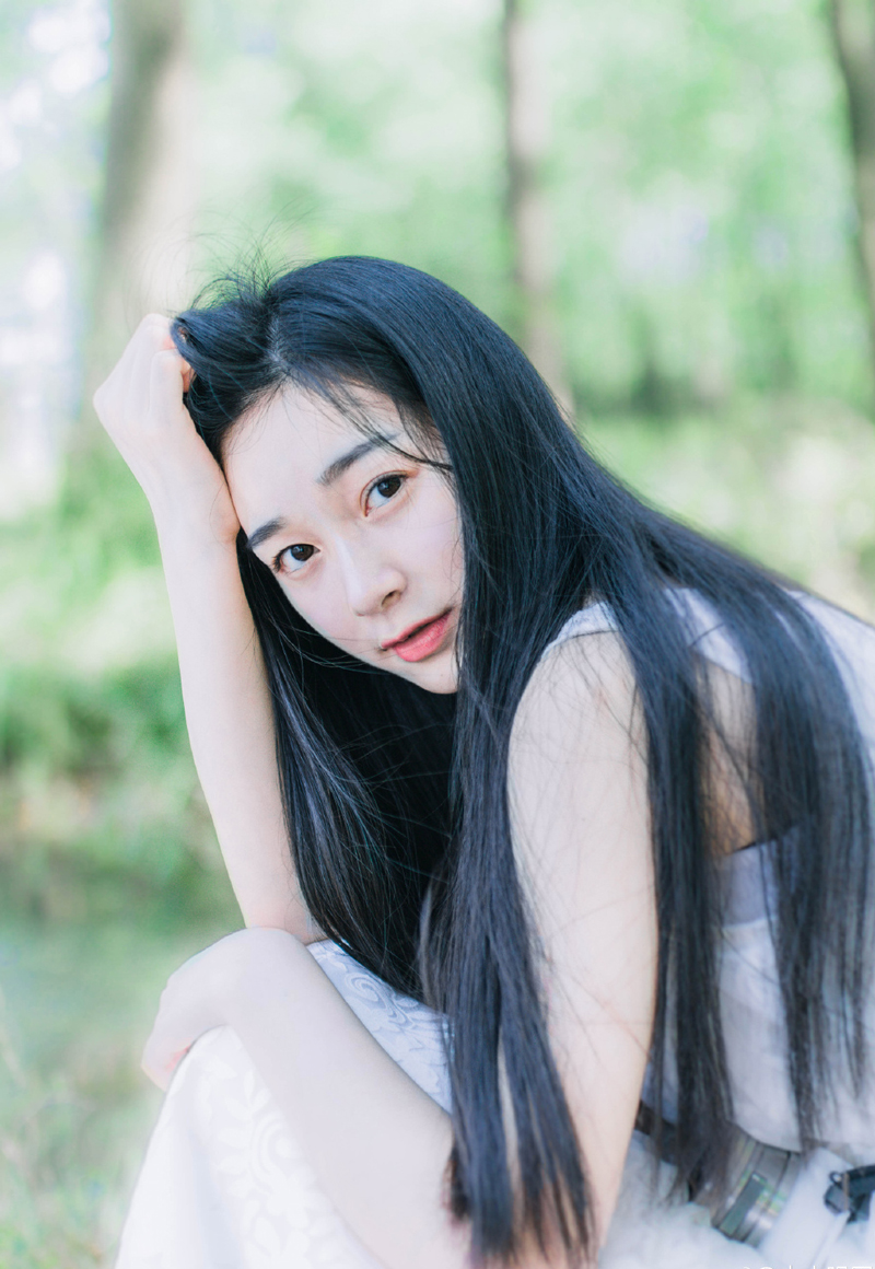 交朋友不求多，只求善，只求真。真正了解自己的，会陪着我们哭，陪着我们笑。天空中的雨滴，只因志同道合，真情相见，才能汇集成河，奔突于大地之上。做人需淡泊，方能无忧；交人要真诚，才能长久。
